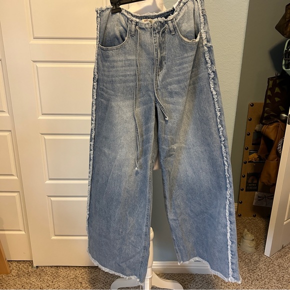 Anthropologie Denim - Anthropologie T.E.N.T.H.I.R.T.Y. Denim Wide Leg Frayed Mid-rise Jeans 7 / 28